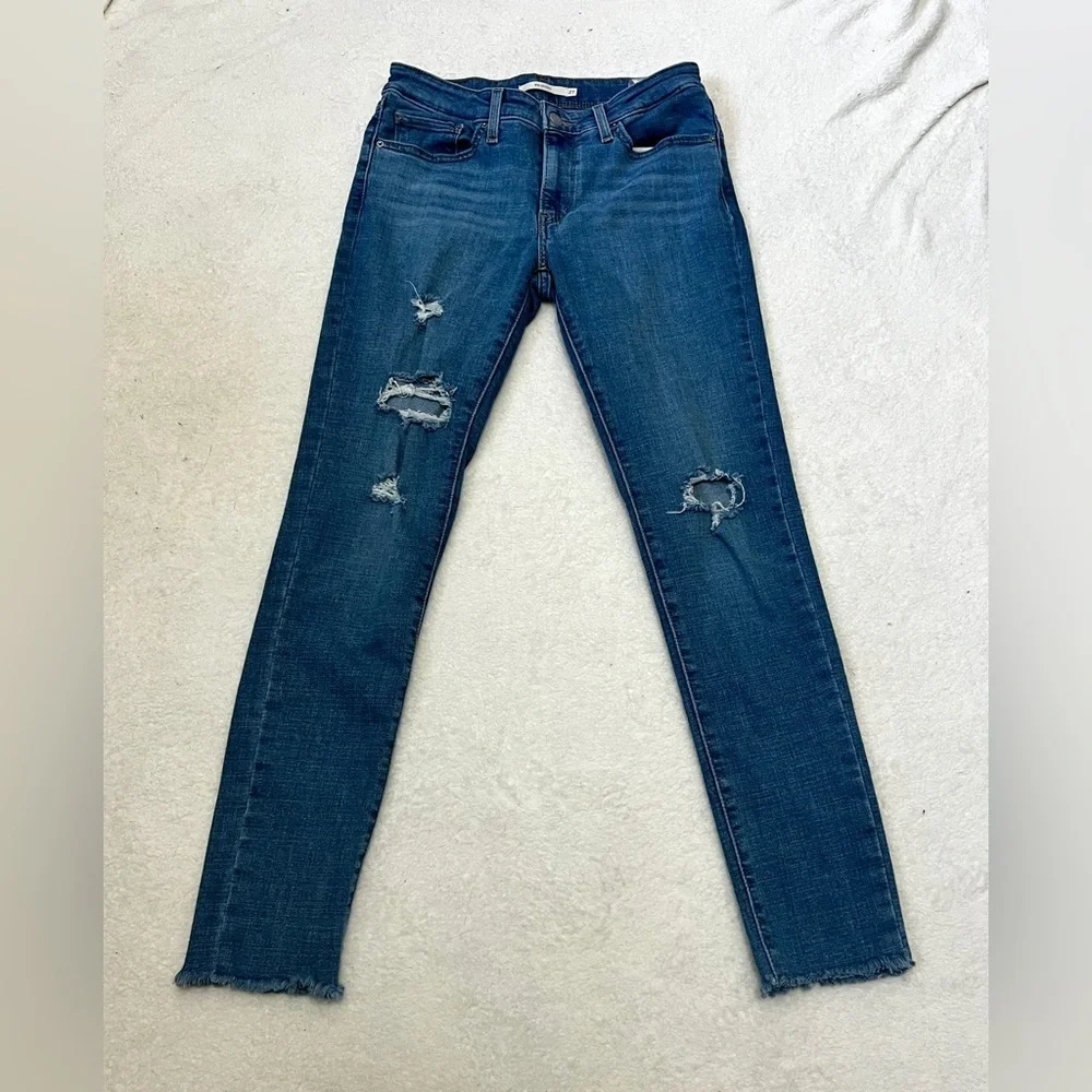 Levi's Light Wash 711 Distressed Skinny Jean - Size 27